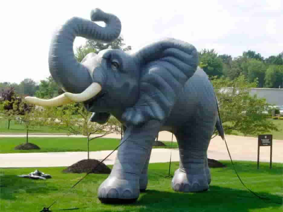 mascote inflável elefante